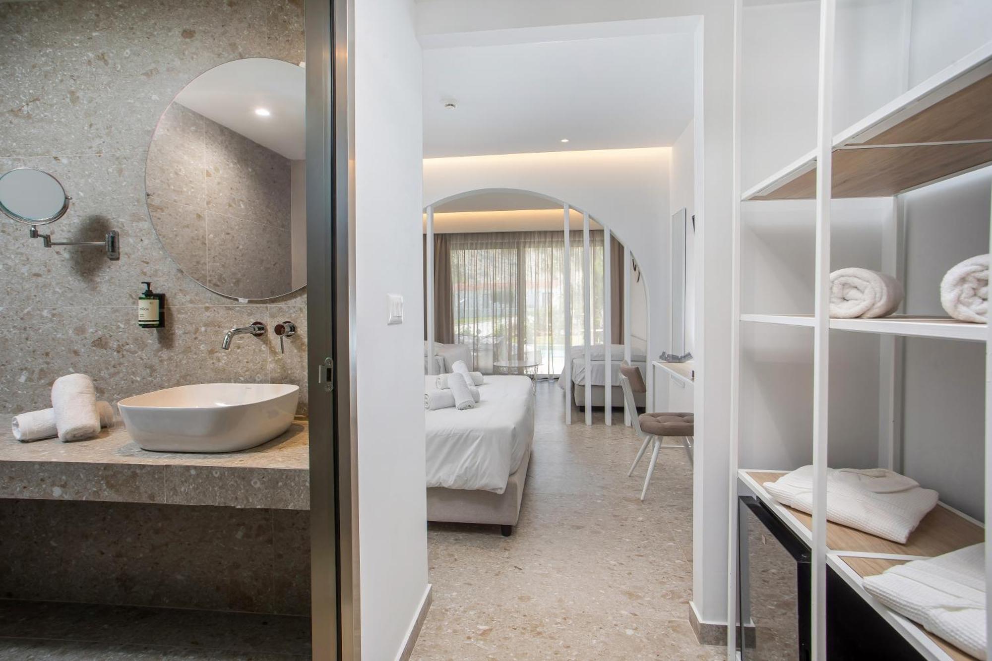 Aiora Hotel