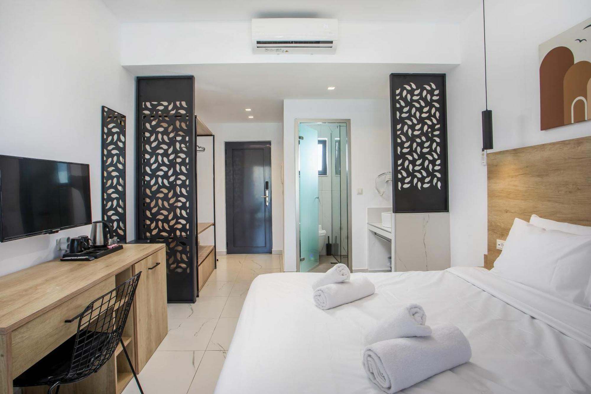 Aiora Hotel 3*