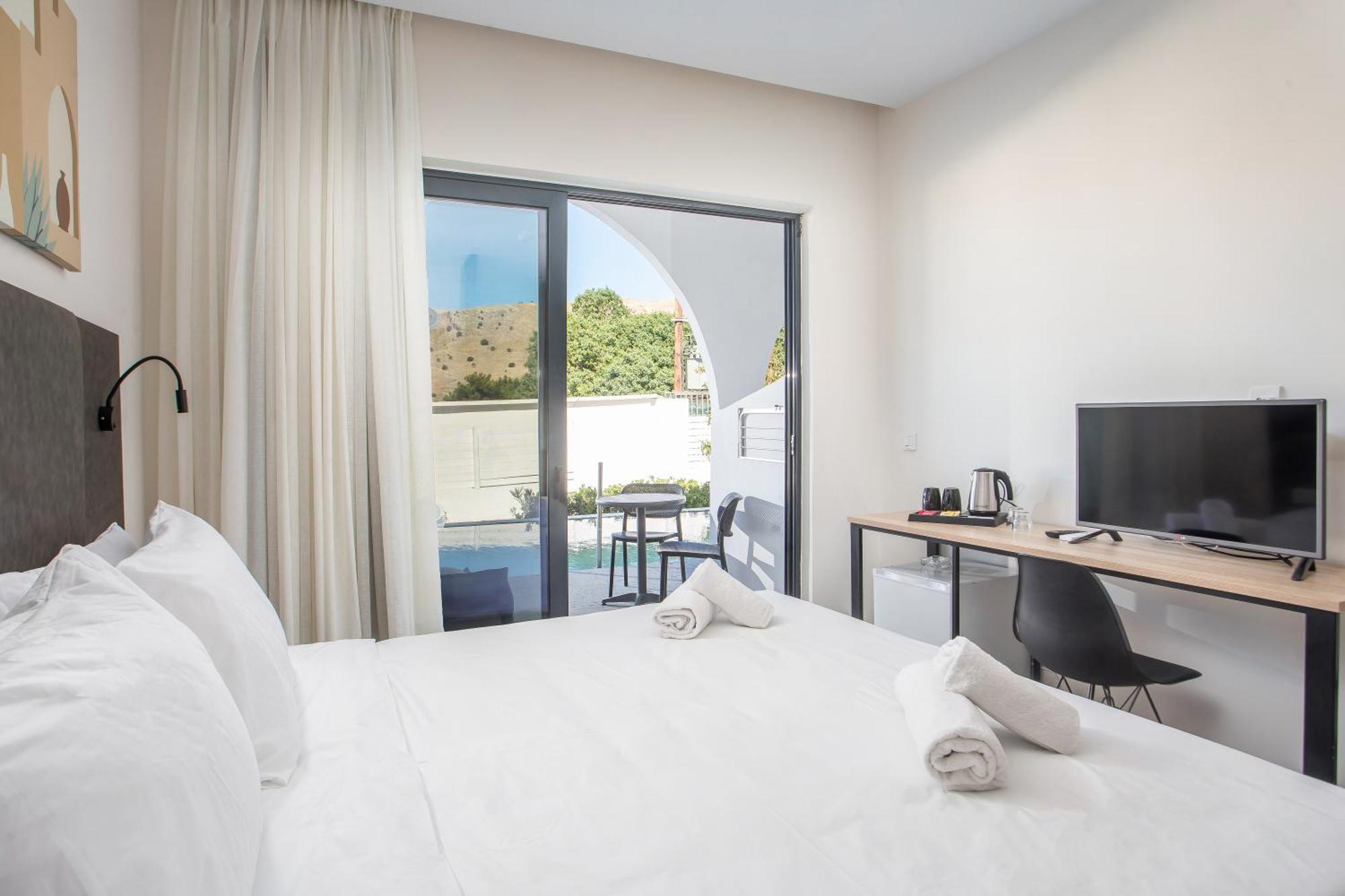 Aiora Hotel 3*