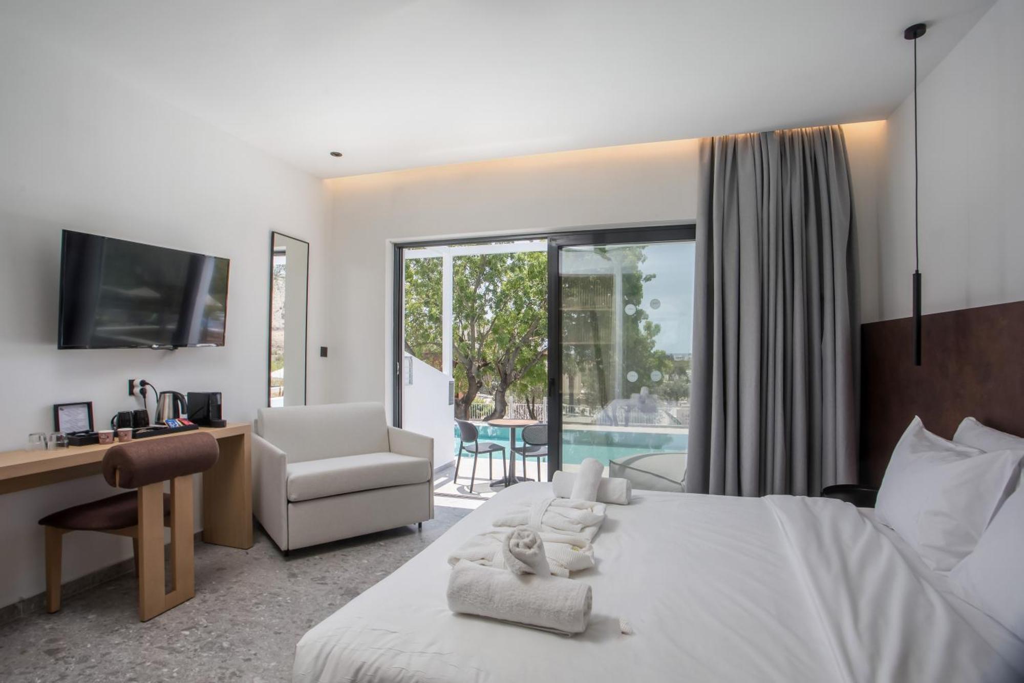 Aiora Hotel